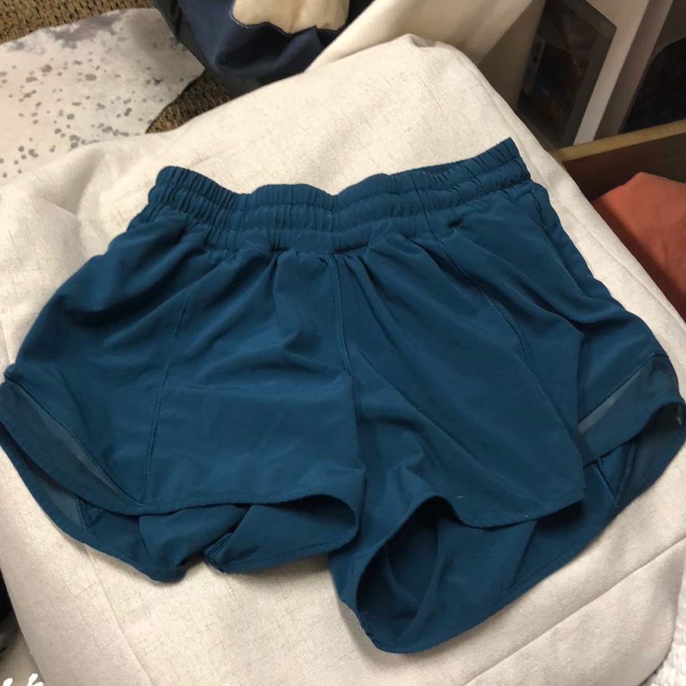 lulu lemon hotty hot shorts size 6